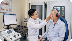 Khám & <br> đo thính lực